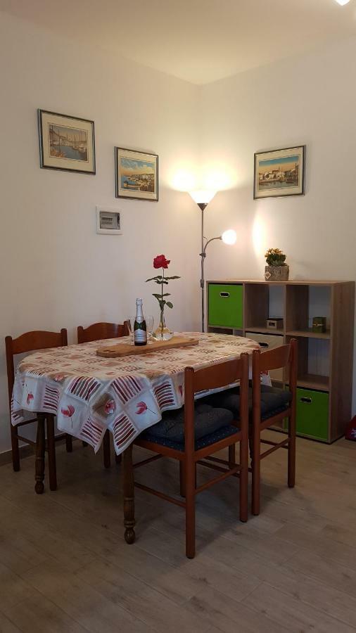 Apartment And Rooms Parus Koper Bagian luar foto